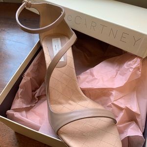 Shoes exquisite feminine sandals